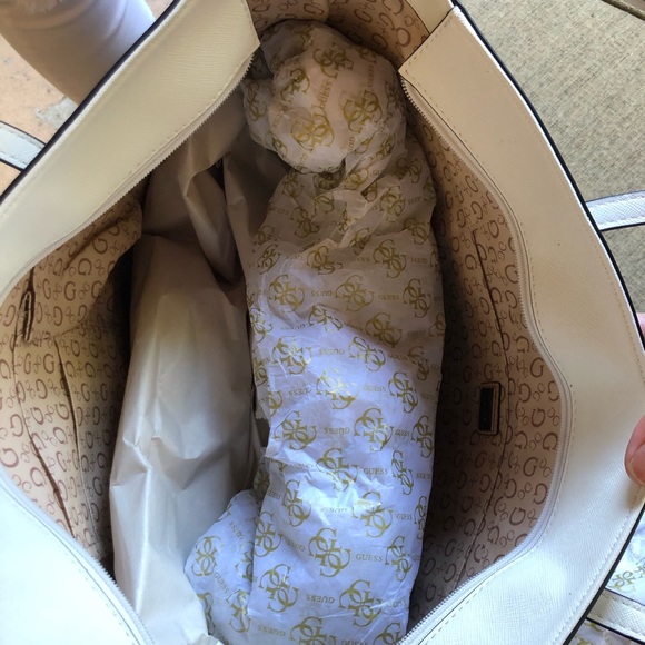 BRAND NEW GUESS BAG! STUNNING COLORS! - Picture 5 of 6